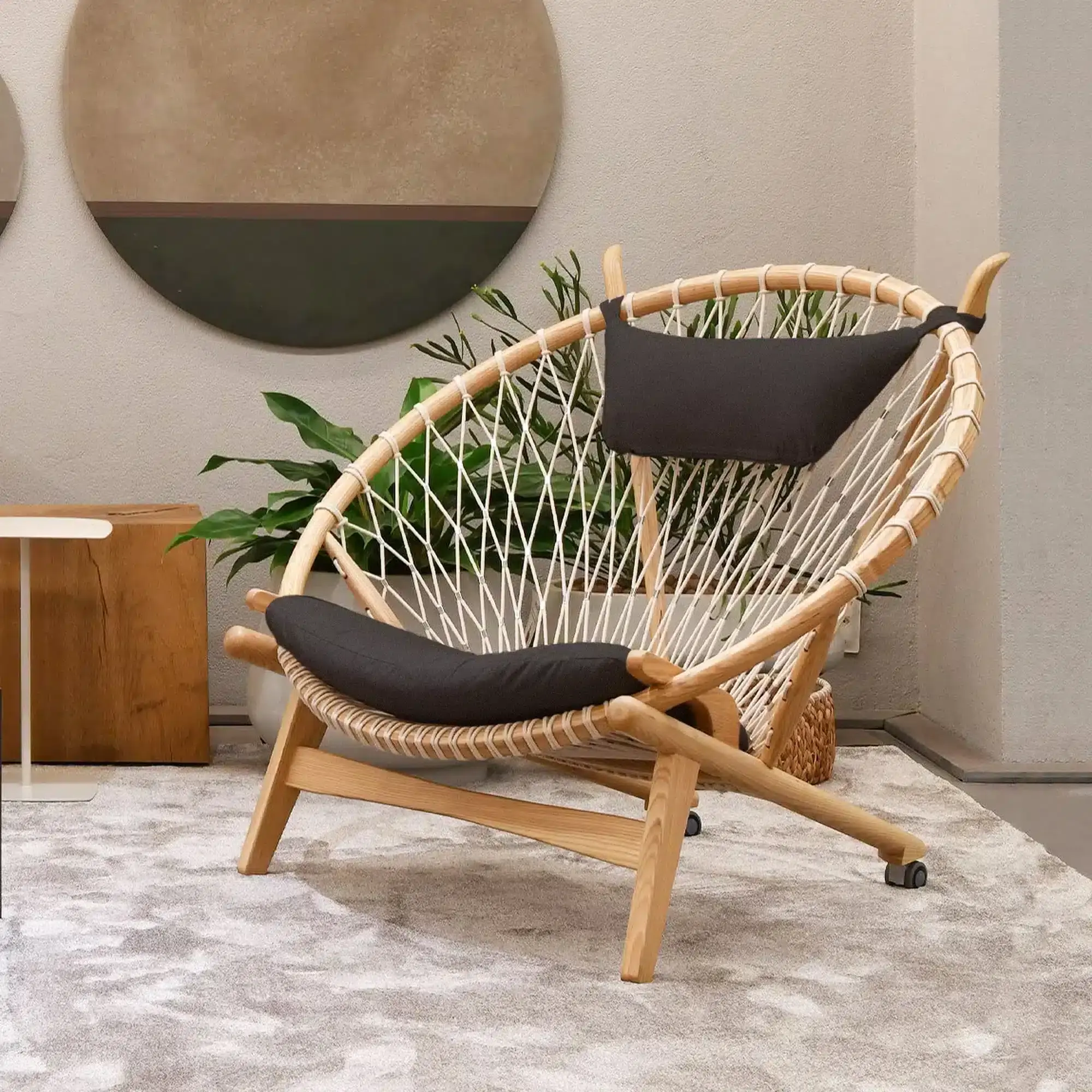 PP130 Circle Chair Replica - PP130