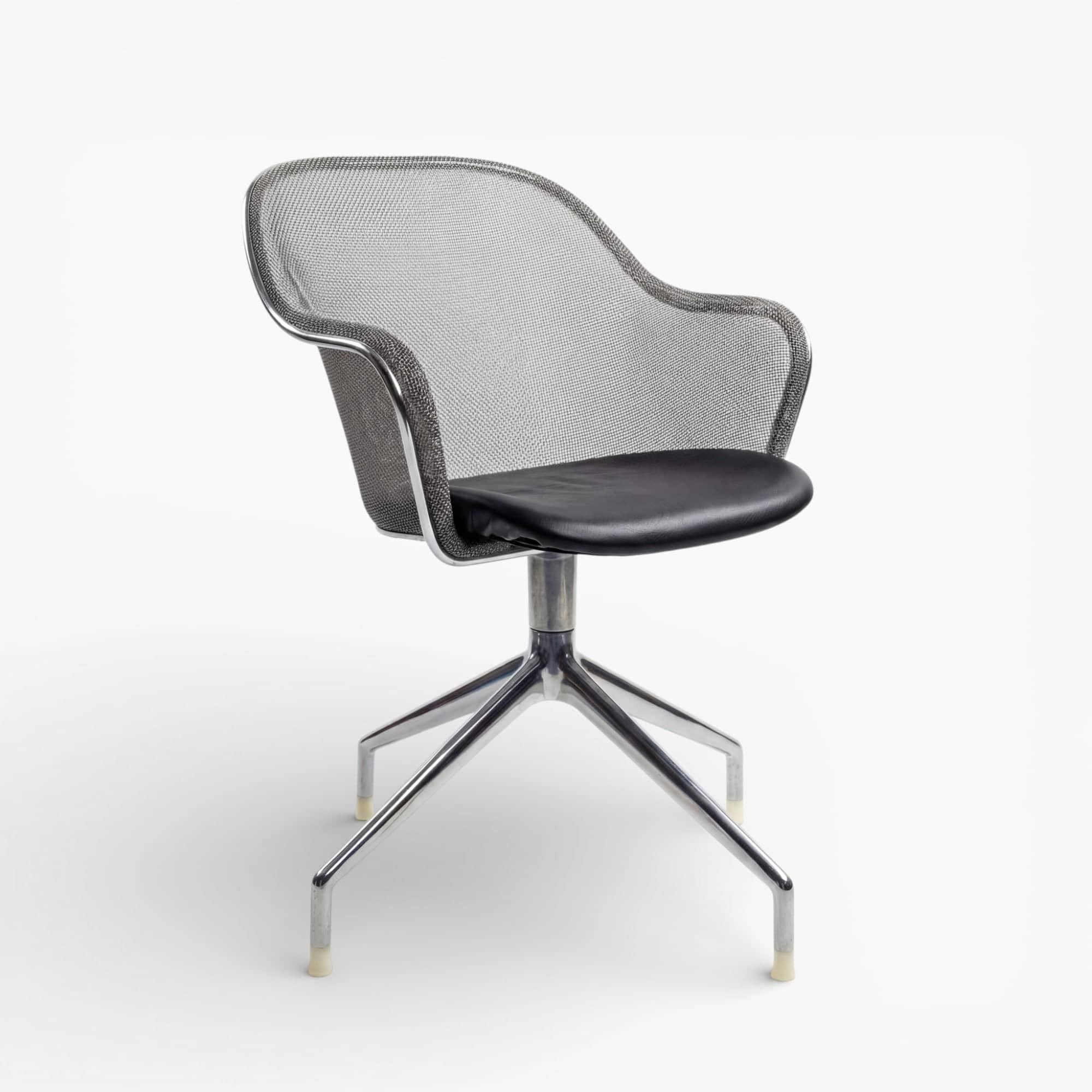 Iuta Swivel Chair Black wbg 2