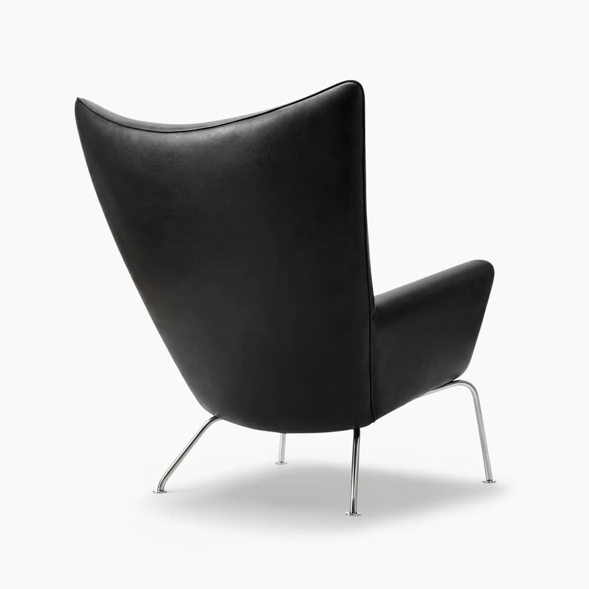 CH445 Wing Chair with Ottoman | Sohnne