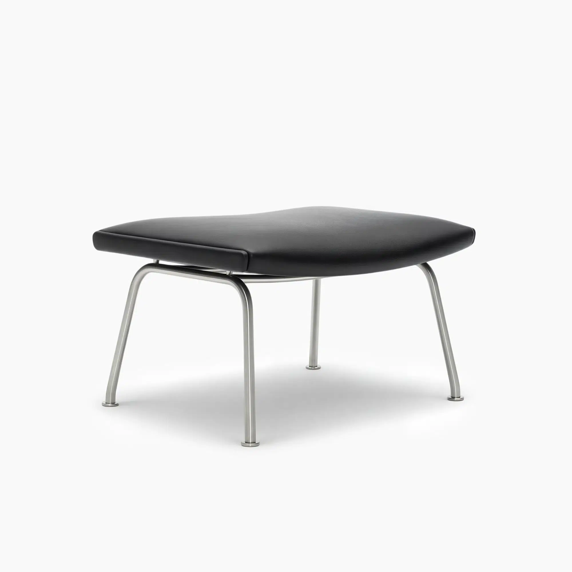 CH445 Wing Chair with Ottoman | Sohnne