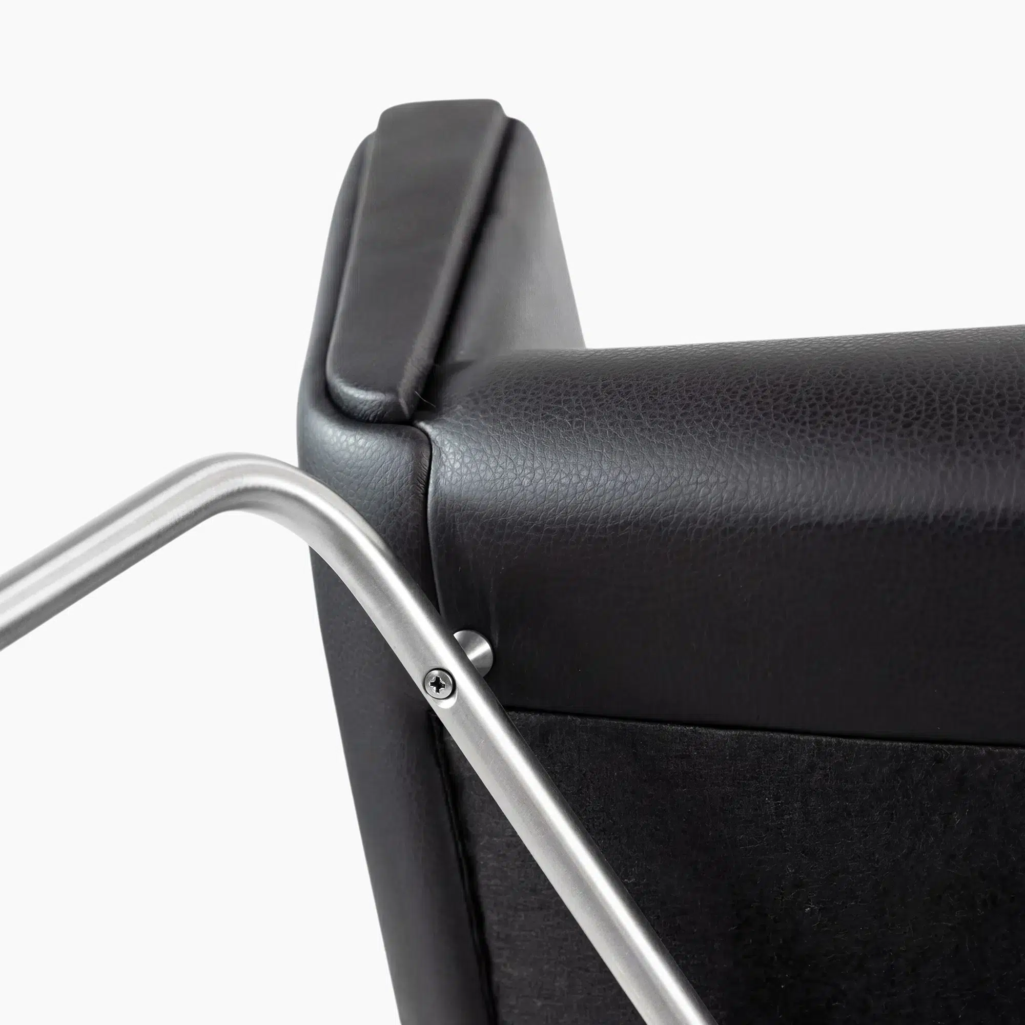 CH445 Wing Chair with Ottoman | Sohnne