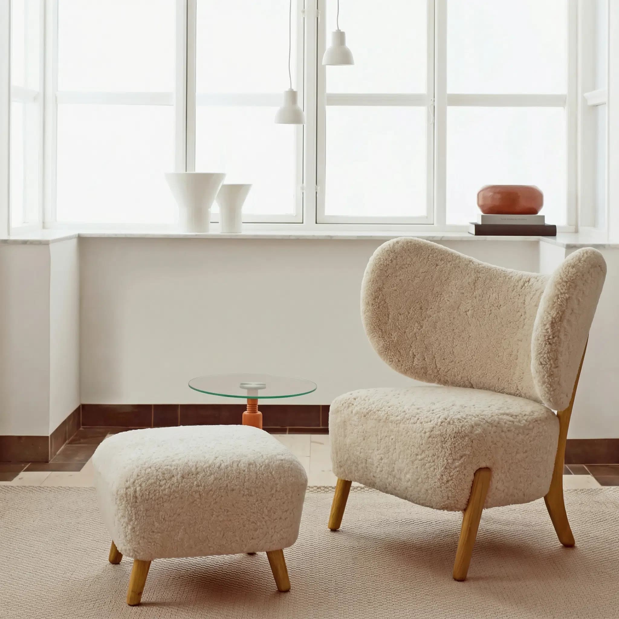 TMB0 Lounge Chair with Ottoman